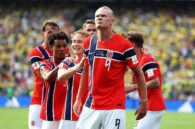Cú đúp hiệp 2 định đoạt đại chiến (World Cup)