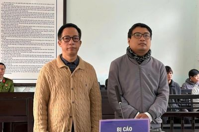 'Ăn cám, trả vàng'