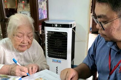 Từng bước giải quyết thủ tục tại nhà cho dân