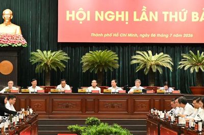Hội nghị Thành ủy TPHCM bàn giải pháp thúc đẩy tăng trưởng kinh tế thành phố