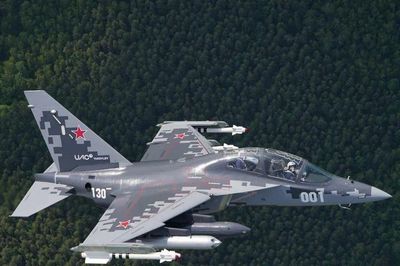 Tiêm tích Yak-130M cất cánh - khi người thầy trở thành chiến binh