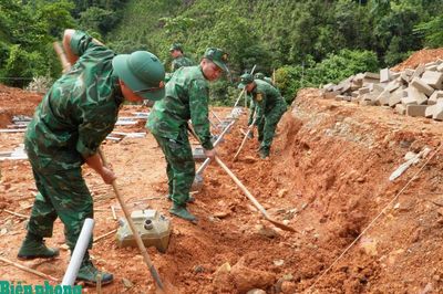 Bộ đội Biên phòng tỉnh Cao Bằng xuất quân hỗ trợ xây dựng điểm trường vùng biên