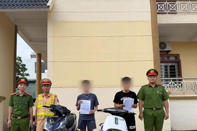 Xử lý nghiêm nhóm thanh, thiếu niên 'bốc đầu' xe máy trên đường Hưng Yên