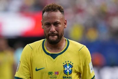 Neymar giã từ tuyển Brazil