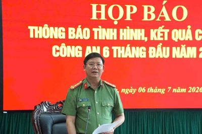 Công an tỉnh Tuyên Quang họp báo, trao đổi thông tin về điều tra vụ điểm Toán cao bất thường