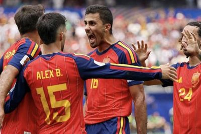 Chuyên gia Việt: Tây Ban Nha sẽ tiễn Ronaldo về nước