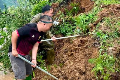 Công an kịp thời cứu người bị nước lũ cuốn trôi ở Mù Cang Chải, Lào Cai