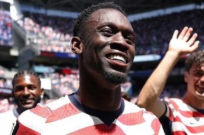 Báo Mỹ: 'FIFA đã hoãn thẻ đỏ cho Balogun sau khi Tổng thống Trump lên tiếng'