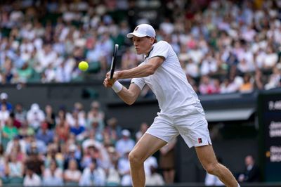 Jannik Sinner thẳng tiến tứ kết Wimbledon 2026