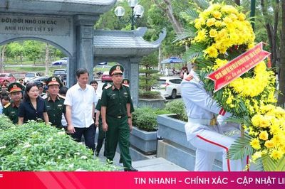 Giám đốc Học viện Quốc phòng dâng hương tại Khu di tích Ngã ba Đồng Lộc