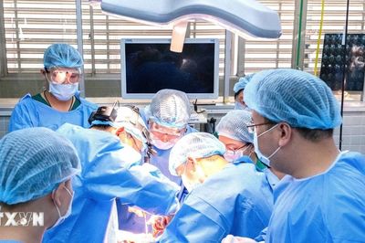 Chuyên gia ung thư Hong Kong chia sẻ bí kíp phòng bệnh