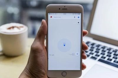 Vì sao chấm xanh trong Google Maps liên tục co giãn trên điện thoại?