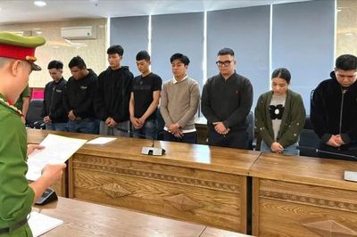 Khởi tố thêm 2 nhân viên ngân hàng trong đường dây rửa tiền