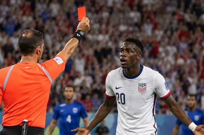 FIFA hủy án treo giò Balogun sau cuộc gọi của ông Trump