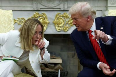 Ông Trump tung ảnh chế về nữ Thủ tướng Italy, dư luận dậy sóng