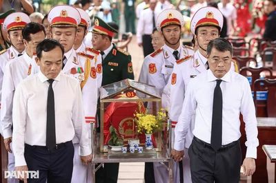 Phát hiện rãnh chôn 25m chứa 7 bộ hài cốt liệt sỹ ở Công viên Lê Thị Riêng