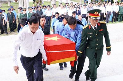 Đón Đội K92, K93 hoàn thành nhiệm vụ quy tập 170 hài cốt liệt sĩ về nước