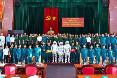 Tập huấn phòng cháy, chữa cháy trên tàu Hải đội Dân quân thường trực