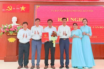 Phường Đô Vinh công bố quyết định về công tác cán bộ và phát động Quỹ 'Đền ơn đáp nghĩa'