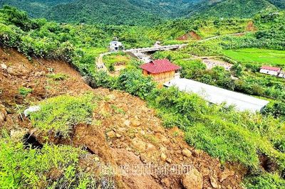 Tuyến đường tỉnh 133 sạt lở gây ách tắc giao thông nghiêm trọng tại xã Pu Sam Cáp