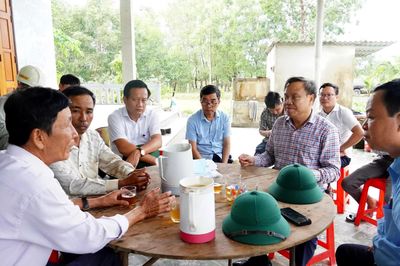 Lãnh đạo UBND tỉnh đối thoại với các hộ dân tại xã Cửa Việt