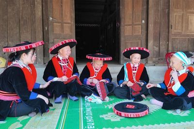 Những người giữ lửa nghề thêu ở Kim Vân
