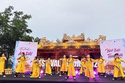 'Áo dài - Nhịp bước thanh xuân'
