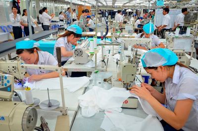 Bộ Công Thương ban hành Thông tư sửa đổi 3 quy chuẩn kỹ thuật quốc gia đối với dệt may, đèn huỳnh quang và sơn