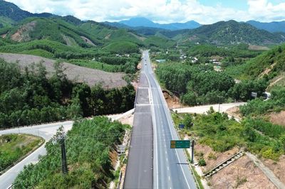 Cao tốc La Sơn - Hòa Liên khai thác 4 làn xe từ tháng 8