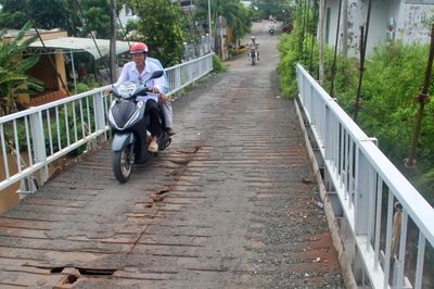 Cà Mau: Cầu treo Vàm Lẽo xuống cấp, người dân thấp thỏm khi qua lại