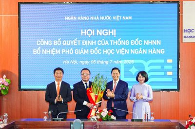 Công bố Quyết định bổ nhiệm Phó Giám đốc Học viện Ngân hàng