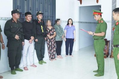 Nhóm nhân viên quản lý kho 'ăn' 1.200 tấn nguyên liệu chì nhập khẩu