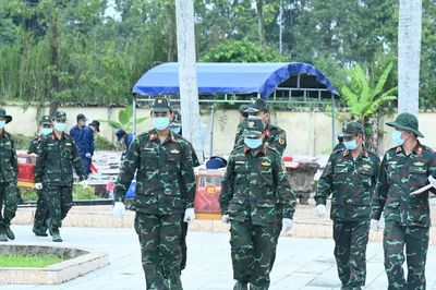Cần Thơ lấy 1.324 mẫu sinh phẩm tại Nghĩa trang liệt sĩ Ô Môn