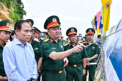 Đoàn công tác liên ngành Bộ Ngoại giao khảo sát các dự án trọng điểm tại Cà Mau