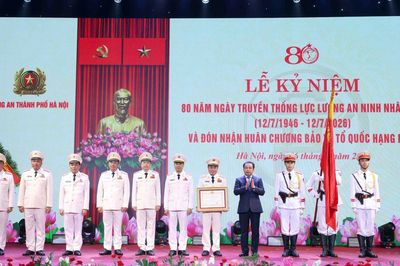 Công an Thủ đô đón nhận Huân chương Bảo vệ Tổ quốc hạng Nhất