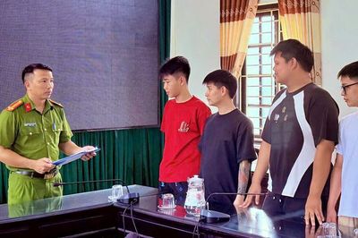 Khởi tố nhóm đối tượng mua bán thông tin tài khoản ngân hàng của học sinh