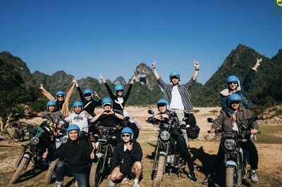 Những người đồng hành thầm lặng trên hành trình du lịch miền non nước