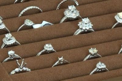 Bóng tối kim cương: Khoảng trống phía sau thị trường chính ngạch (bài 1)