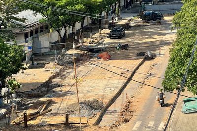 Cảnh ngổn ngang tại dự án mương ngầm thoát nước hàng trăm tỷ thi công 'rùa bò'