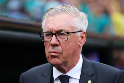 Neymar không được đá chính, HLV Ancelotti bị chỉ trích