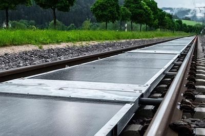 Biến đường ray thành nhà máy điện mặt trời