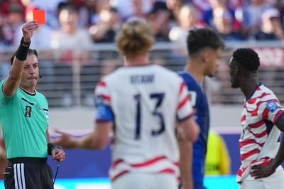 Luật nào cho phép FIFA xóa thẻ đỏ cầu thủ Mỹ, Ronaldo cũng từng hưởng lợi?