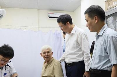 Phường Cửa Nam khám bệnh miễn phí tri ân người có công