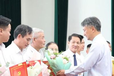 Đảng ủy xã Vĩnh Thanh kiện toàn cấp ủy 11 chi bộ thôn
