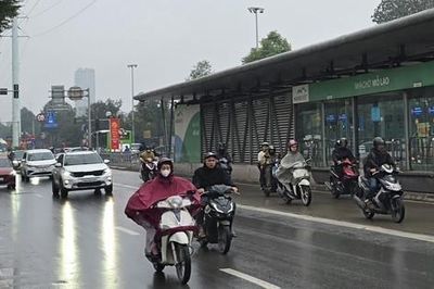 Hà Nội mưa dông về chiều tối và đêm