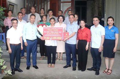 Phú Xuyên: Chúc mừng nữ sinh thủ khoa khối B00 của thành phố Hà Nội