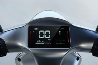 Trang bị chẳng kém Air Blade, xe máy điện ở Việt Nam giá 27,5 triệu đồng đi tối đa 180 km/sạc, công nghệ hiếm gặp, rẻ như Wave Apha