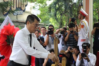 Lãnh đạo Đảng, Nhà nước dâng hương tưởng niệm cố Tổng Bí thư Trần Phú và các Anh hùng liệt sĩ tại Công viên Lê Thị Riêng