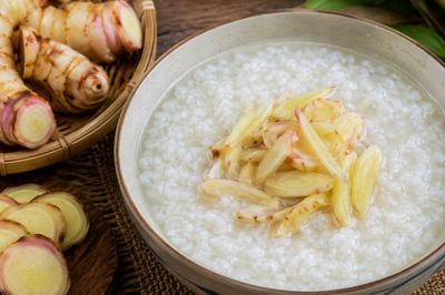 Hai món cháo từ củ riềng giúp dưỡng dương, làm ấm tỳ vị theo Đông y