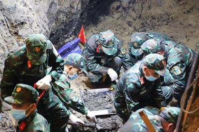 Hình ảnh công tác quy tập hài cốt liệt sĩ tại Công viên Lê Thị Riêng